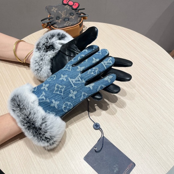 Louis Vuitton Monogram Shearling Mouton Gloves - Picture 4 of 6